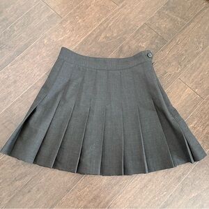 Aritzia Pleated Mini Skirt in Charcoal Gray US 0